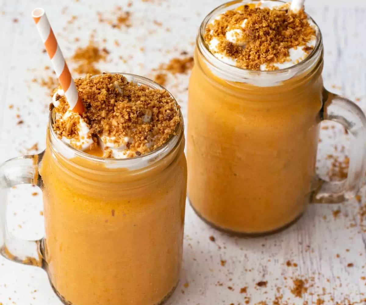 Batido saludable de carrot cake con zanahoria, nueces y canela