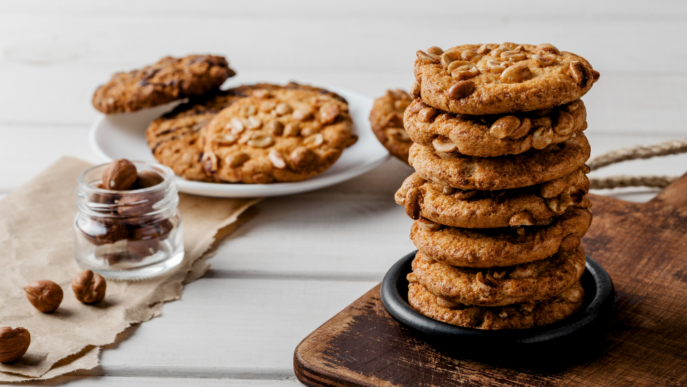 Galletas saludables de avellanas y cacahuete caseras, crujientes por fuera y suaves por dentro.