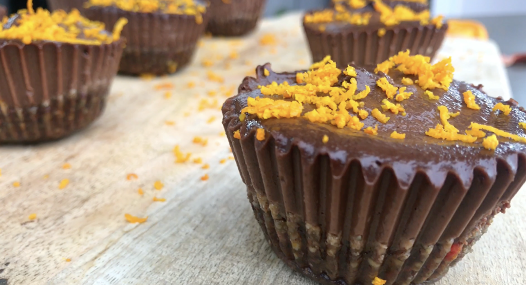 Tarta vegana saludable de cacao y naranja