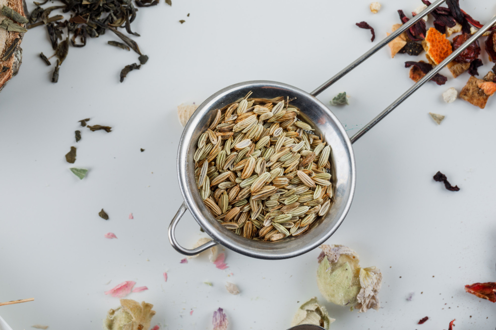 Semillas de hinojo, planta medicinal carminativa para aliviar la hinchazón abdominal