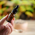 Frasco con gotero de propóleo verde en gotas para aprovechar sus beneficios para la salud