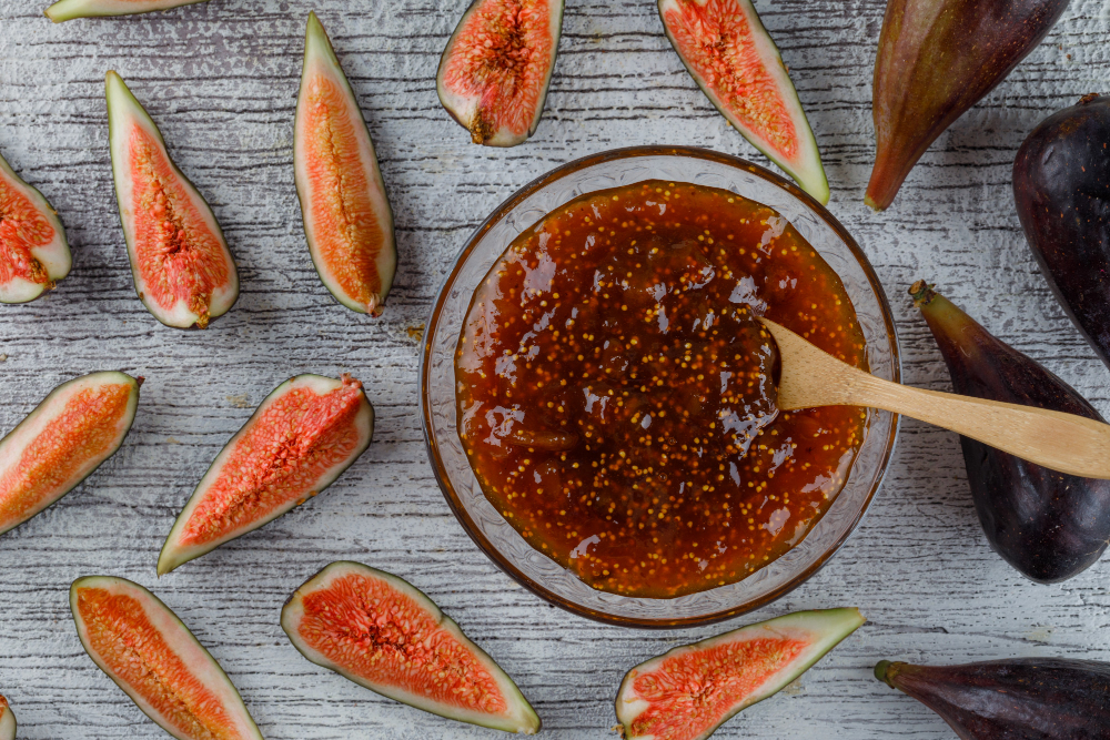 Compota de higos casera sin azúcar para preparar yogur de coco con higos y granola